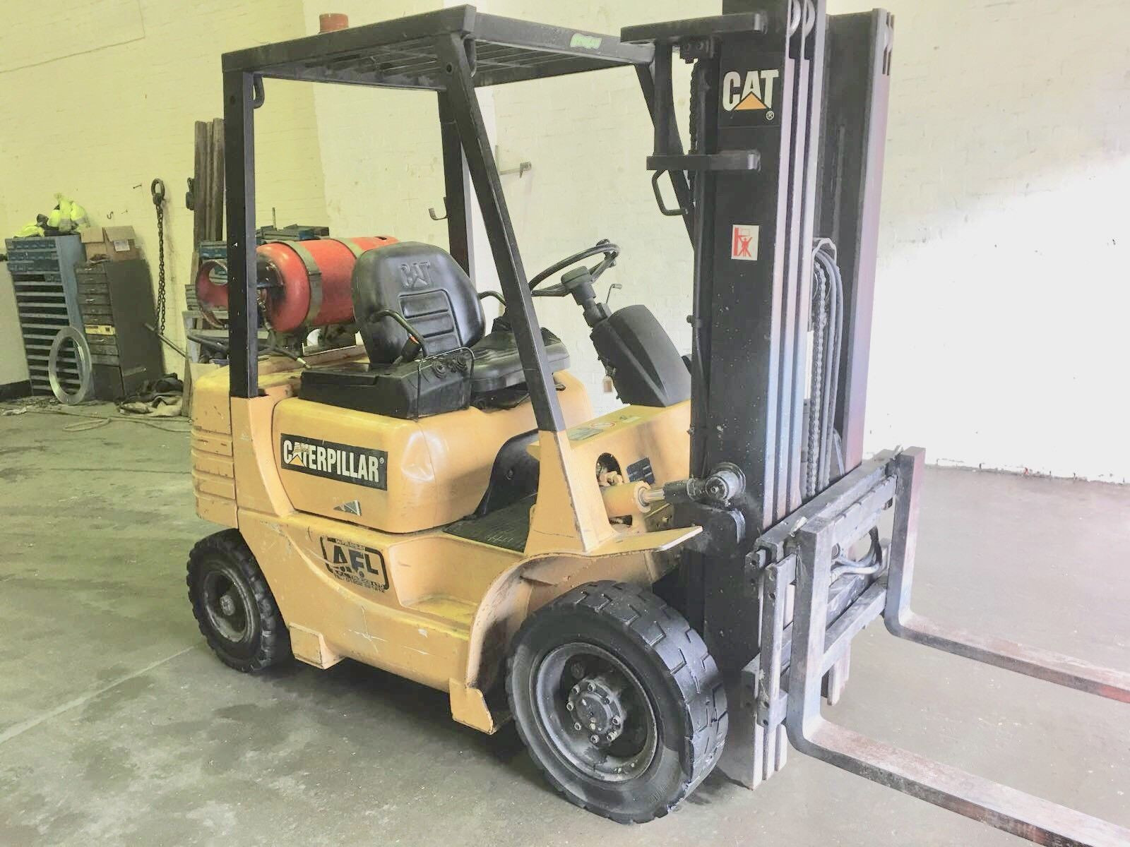 Caterpillar Gas Forklift Truck 2000 kg