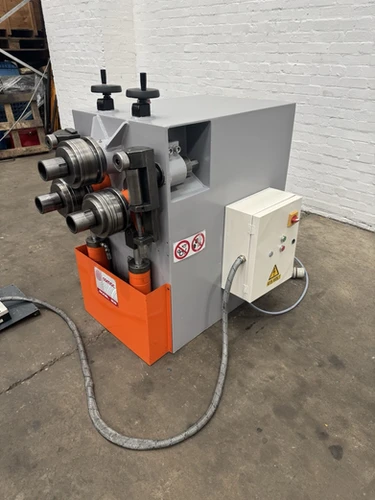 Comac Model 303 Hydraulic Section Bending Rolls, photo 3