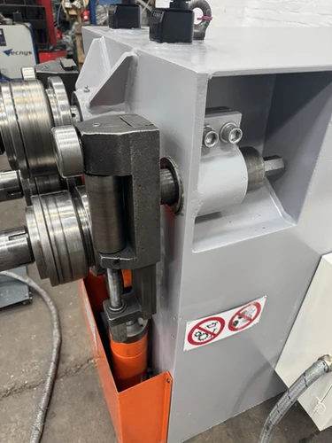 Comac Model 303 Hydraulic Section Bending Rolls, photo 8