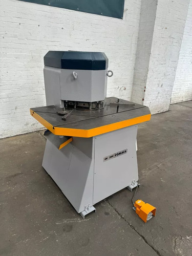Comaca (Italy) CH300 10mm Hydraulic Corner Notcher, photo 2