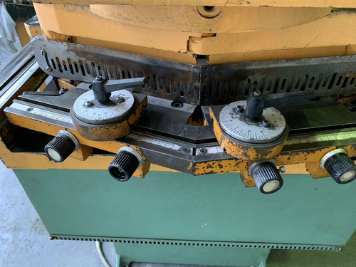Comaca (Italy) Double Sided Hydraulic Variable Angle Corner Notcher, photo 5