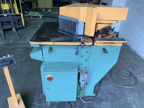 Comaca (Italy) Double Sided Hydraulic Variable Angle Corner Notcher, photo 7