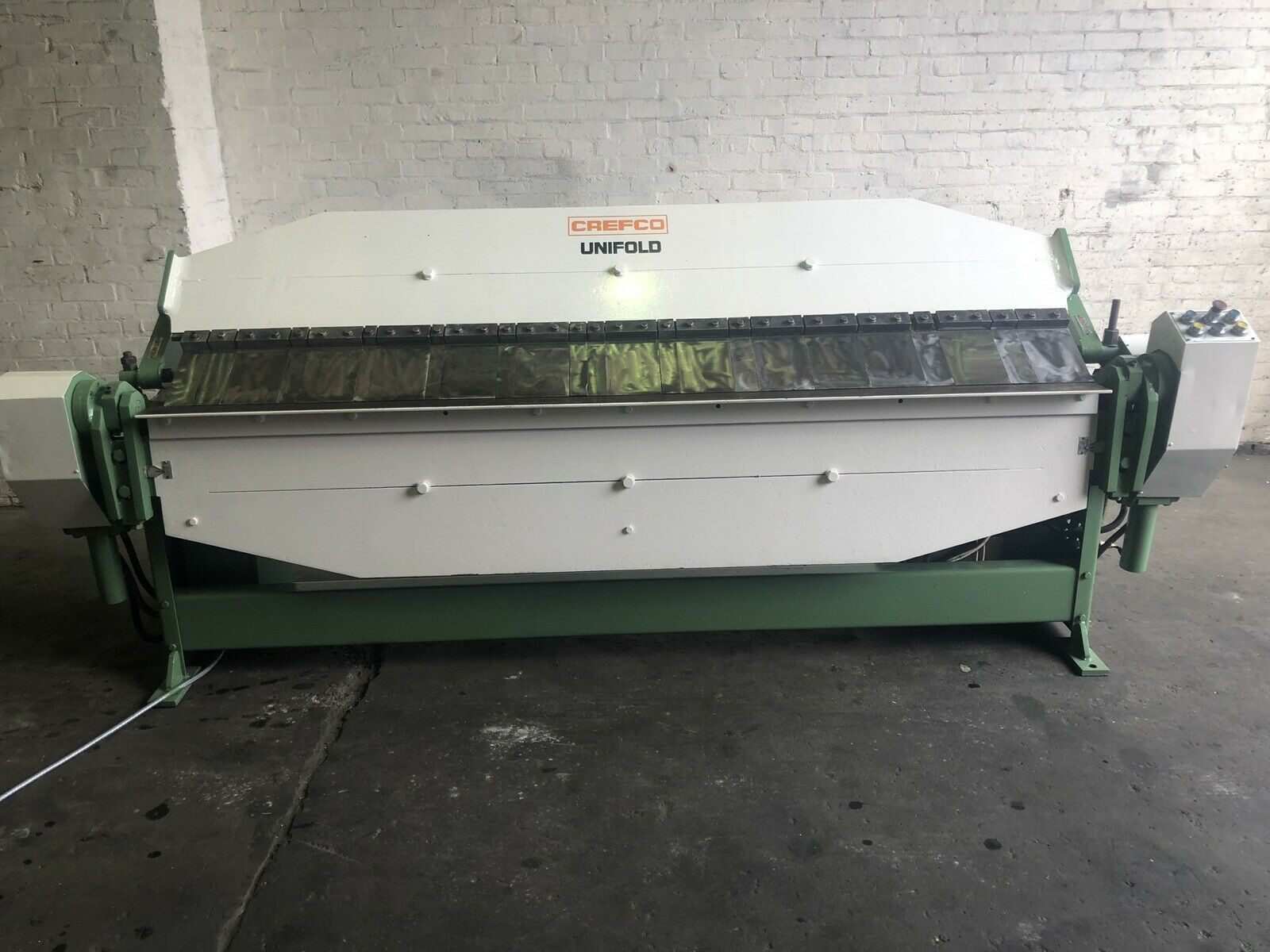 CREFCO Powered Hydraulic Box & Pan Folder