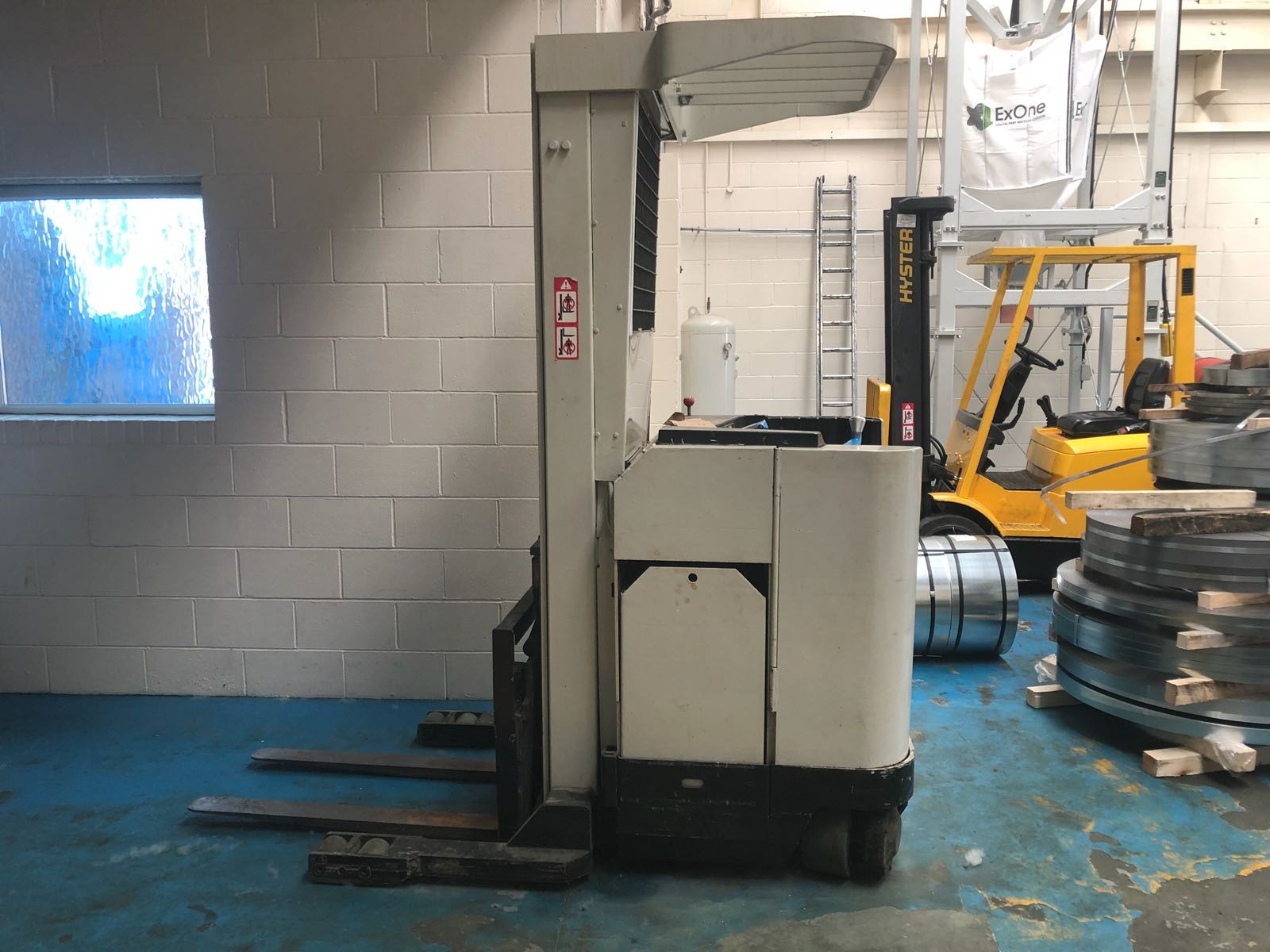 Crown Model 25RRTF-S Warehouse Reach Truck