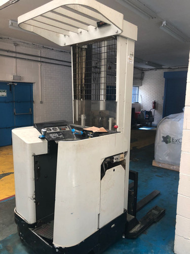 Crown Model 25RRTF-S Warehouse Reach Truck, photo 2