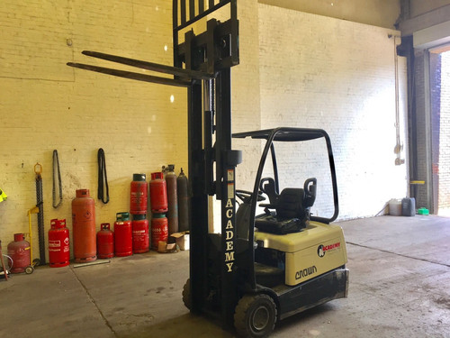 Crown model SC3000 Electric Fork Lift Truck, photo 3