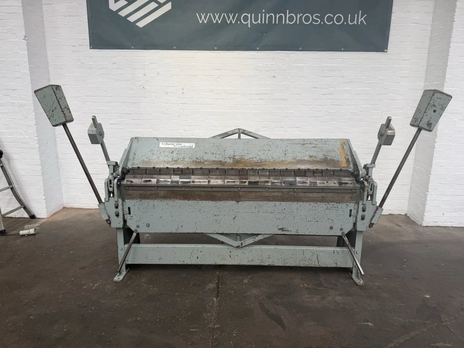 Edwards 2m Manual Box & Pan Folder