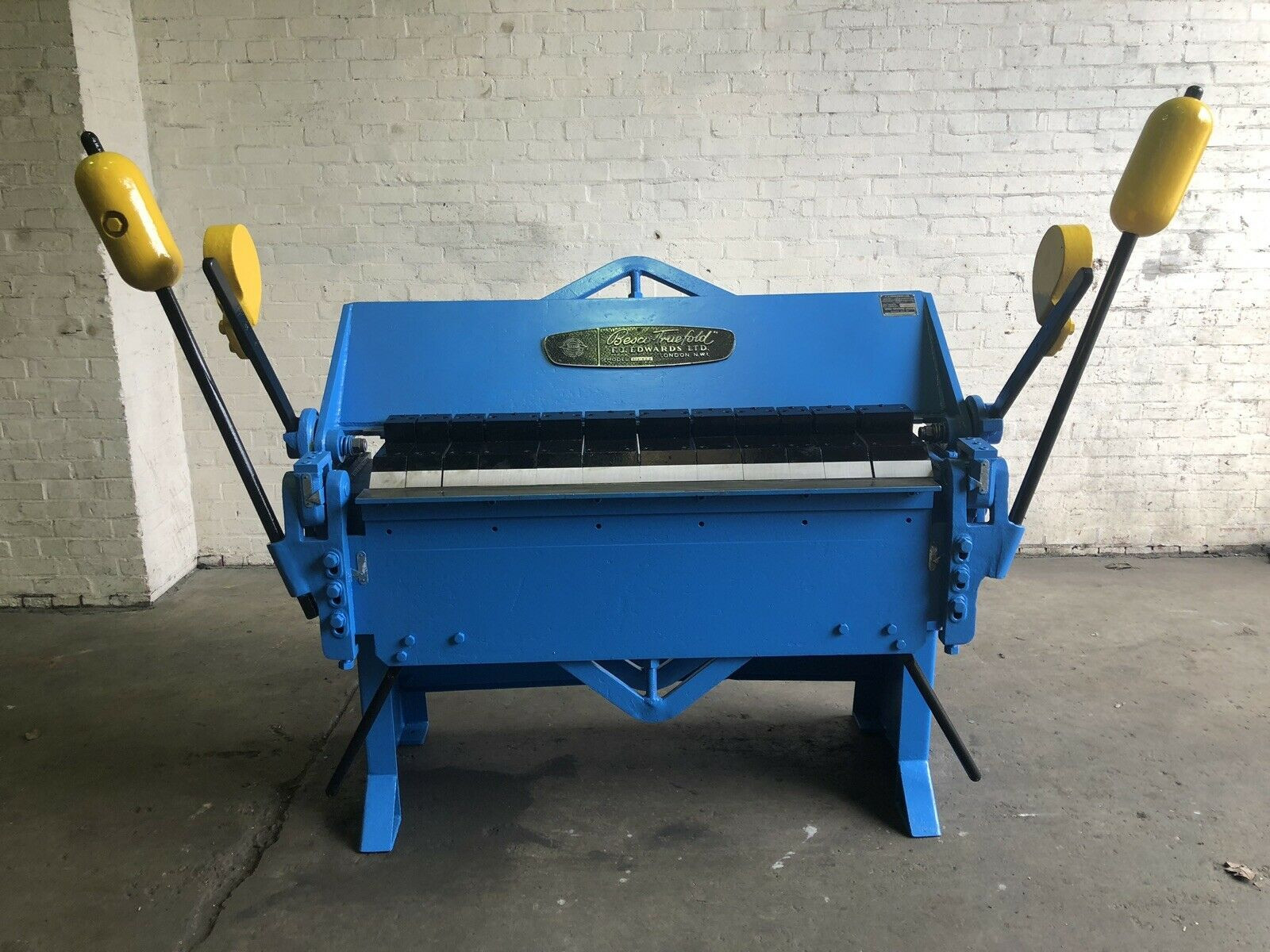 Edwards Besco Manual 4ft Box & Pan Folder