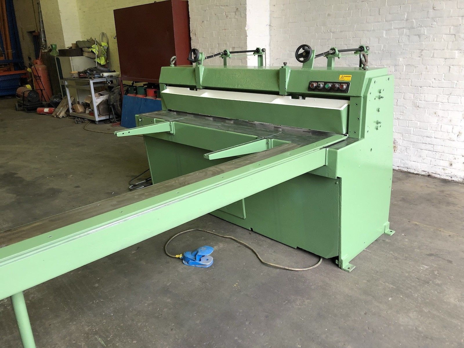 Edwards Besco Sheet Metal Guillotine