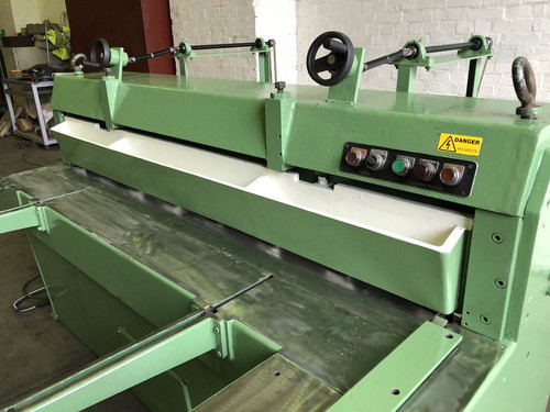 Edwards Besco Sheet Metal Guillotine, photo 5