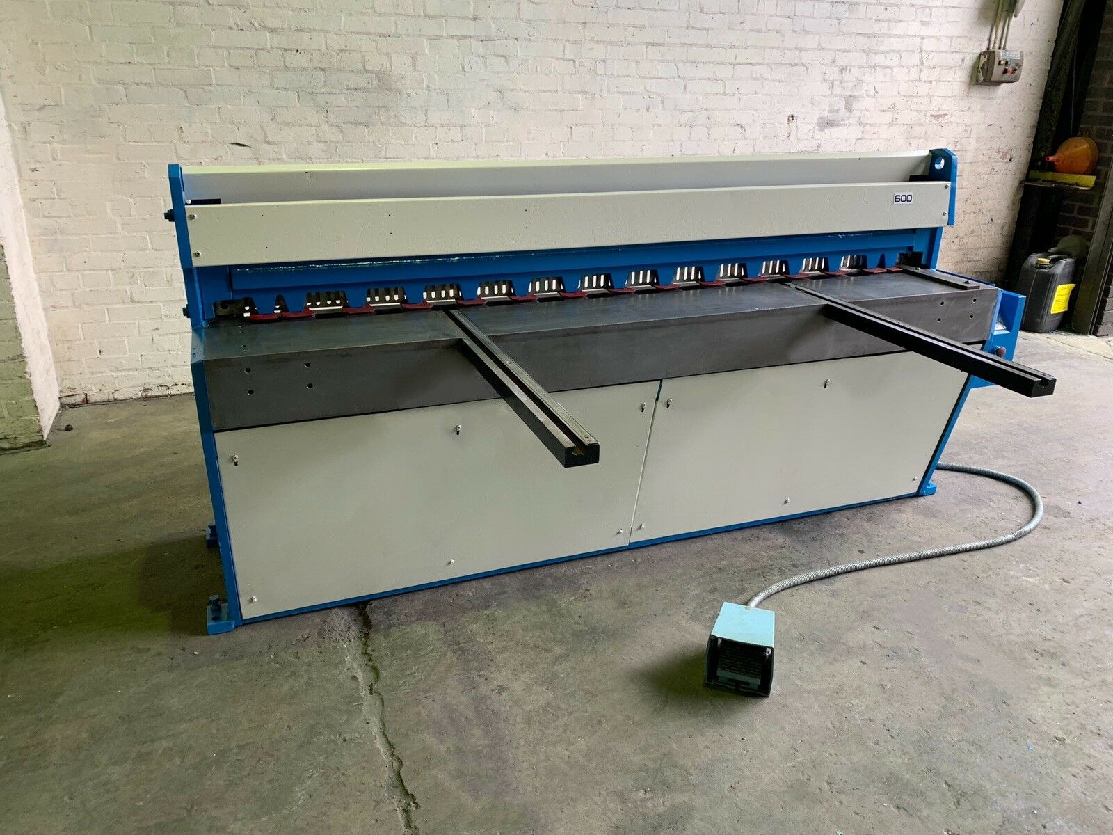 Edwards Truecut DD 2m Mechanical Guillotine