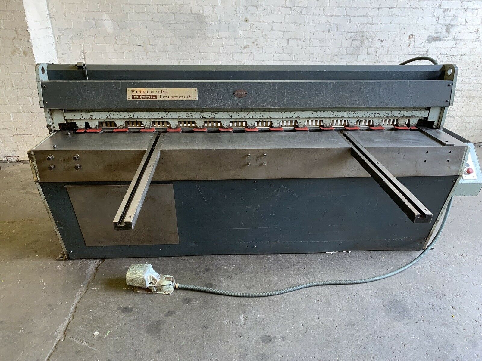 Edwards Truecut DD 2M Sheet Metal Guillotine