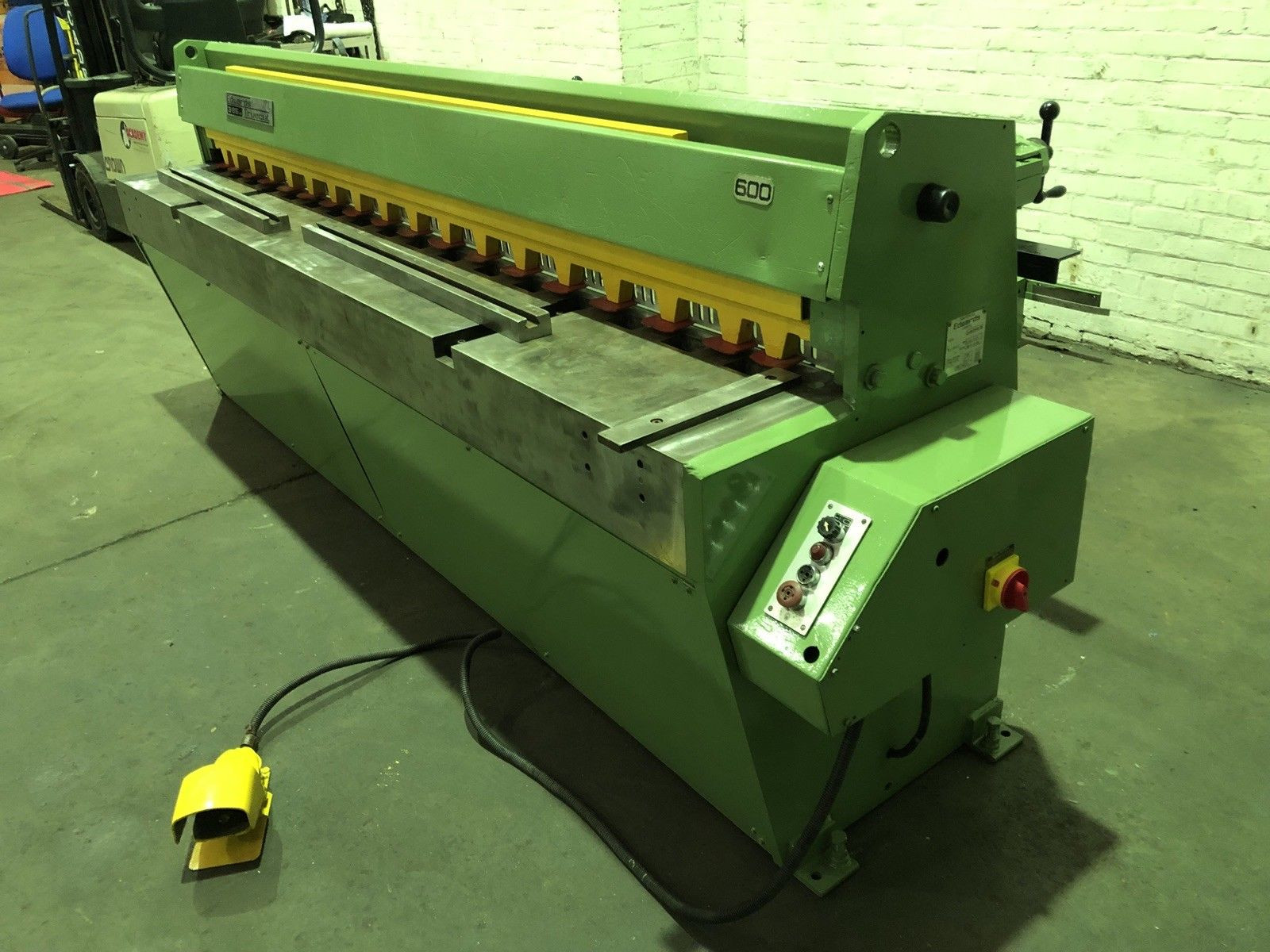 2.5m Edwards Truecut DD Sheet Metal Guillotine