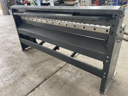 FJ Edwards 2m Treadle Guillotine, photo 6