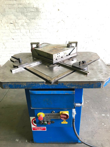 GECAM (Italy) 6mm Hydraulic Corner Notcher FA 200/6, photo 5