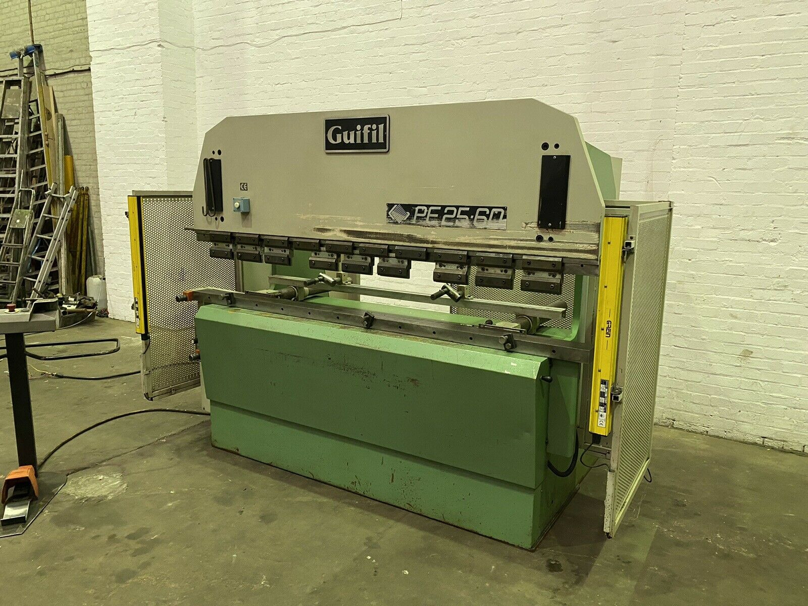 GUIFIL PE2560 Hydraulic Press Brake