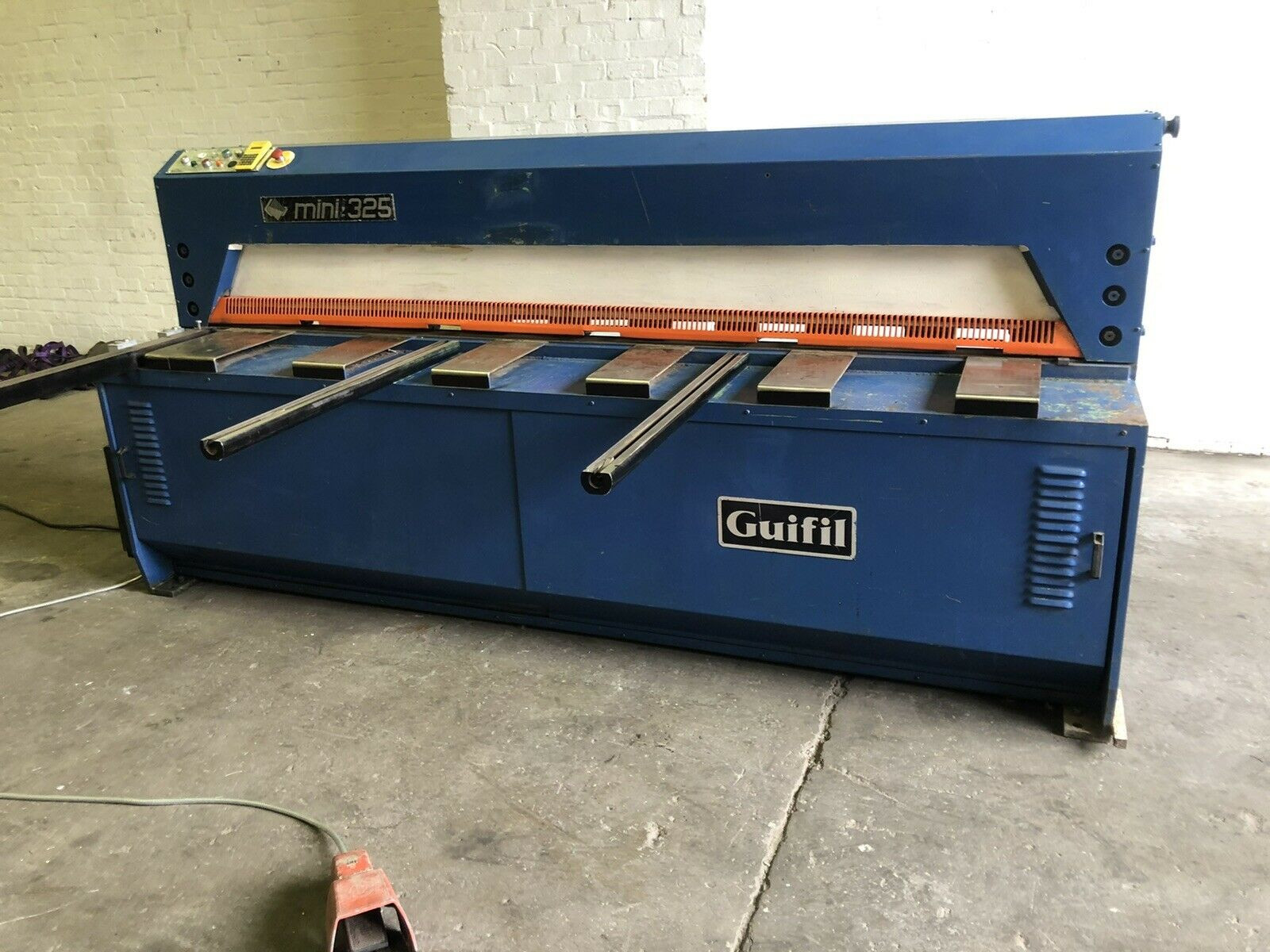 Guifil (Portugal) 2.5m Hydraulic Sheet Metal Guillotine