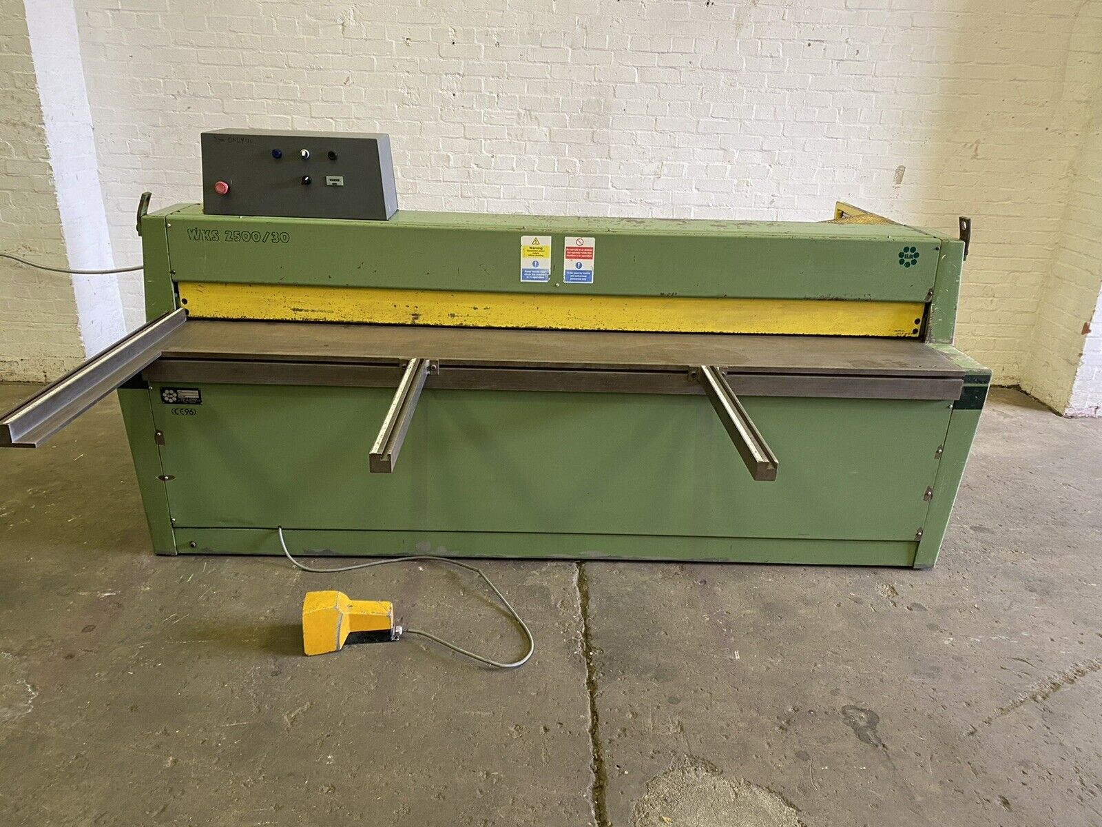 H M (Denmark) WKS 2500/30 Sheet Metal Guillotine