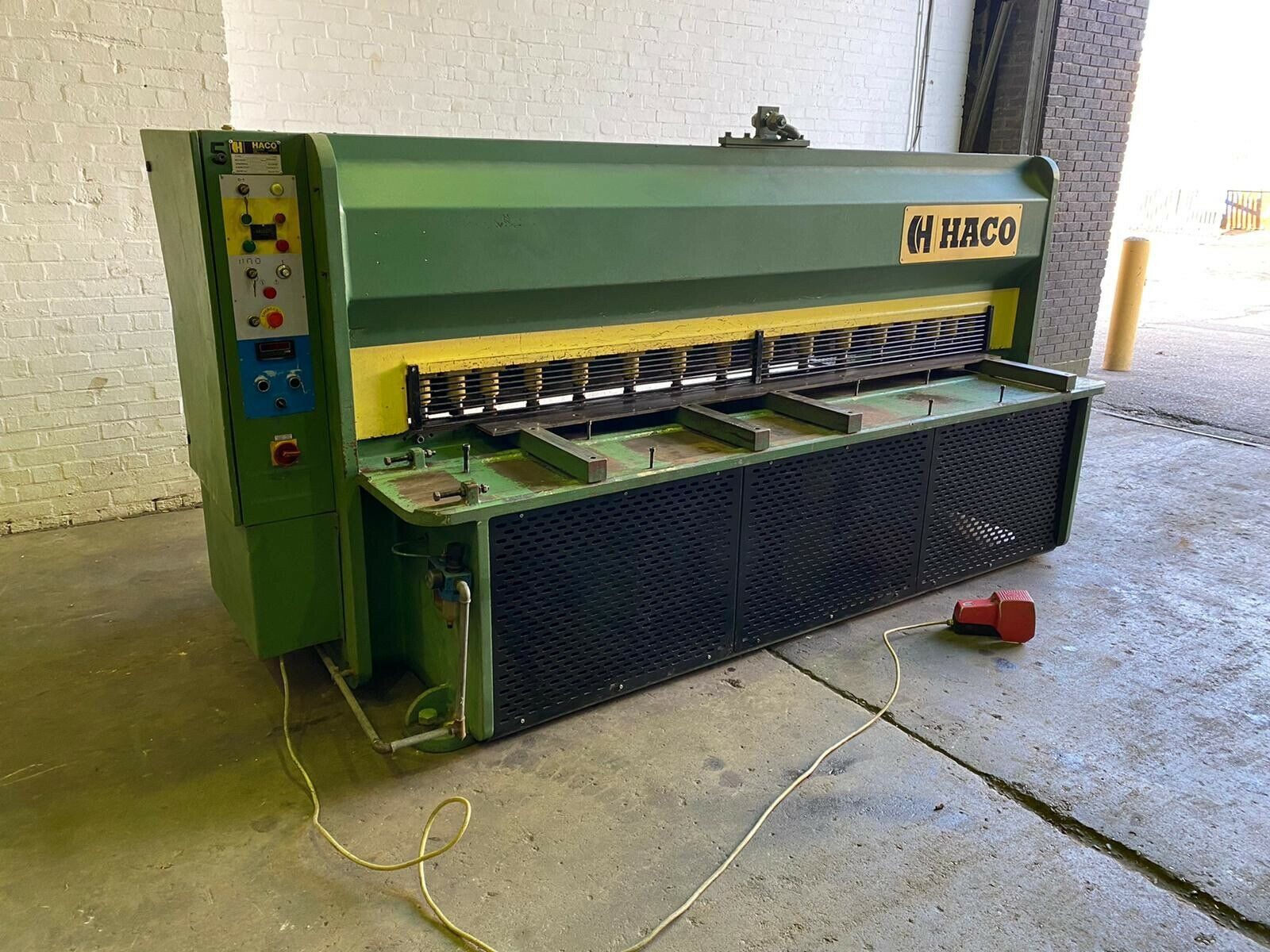 HACO Mechanical Sheet Metal Guillotine
