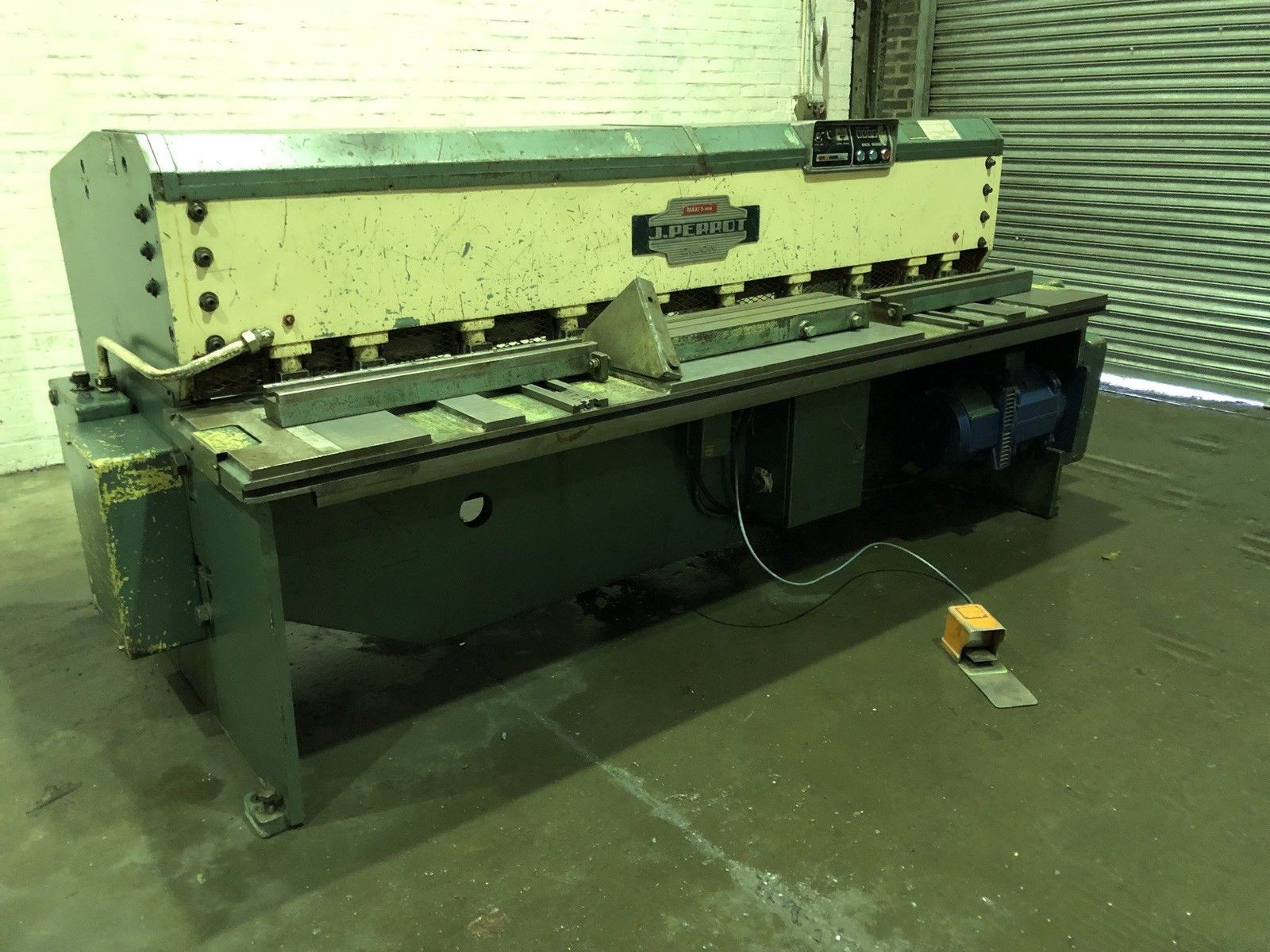 Jean Perrot (France) Mechanical Guillotine 2550mm x 5mm