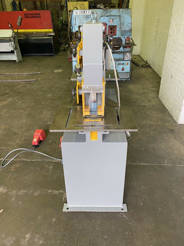 Kingsland 60XA Hydraulic Universal Ironworker, photo 2