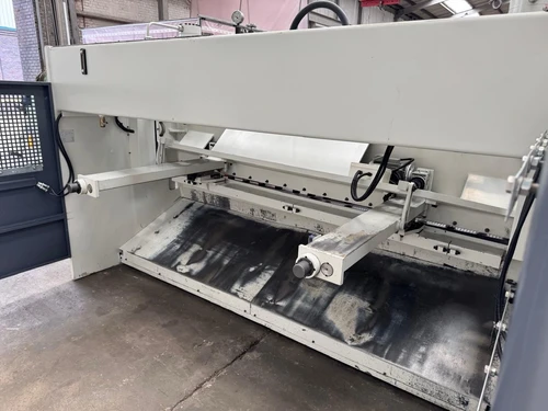 LVD CS 31-13 Hydraulic Shear, photo 3
