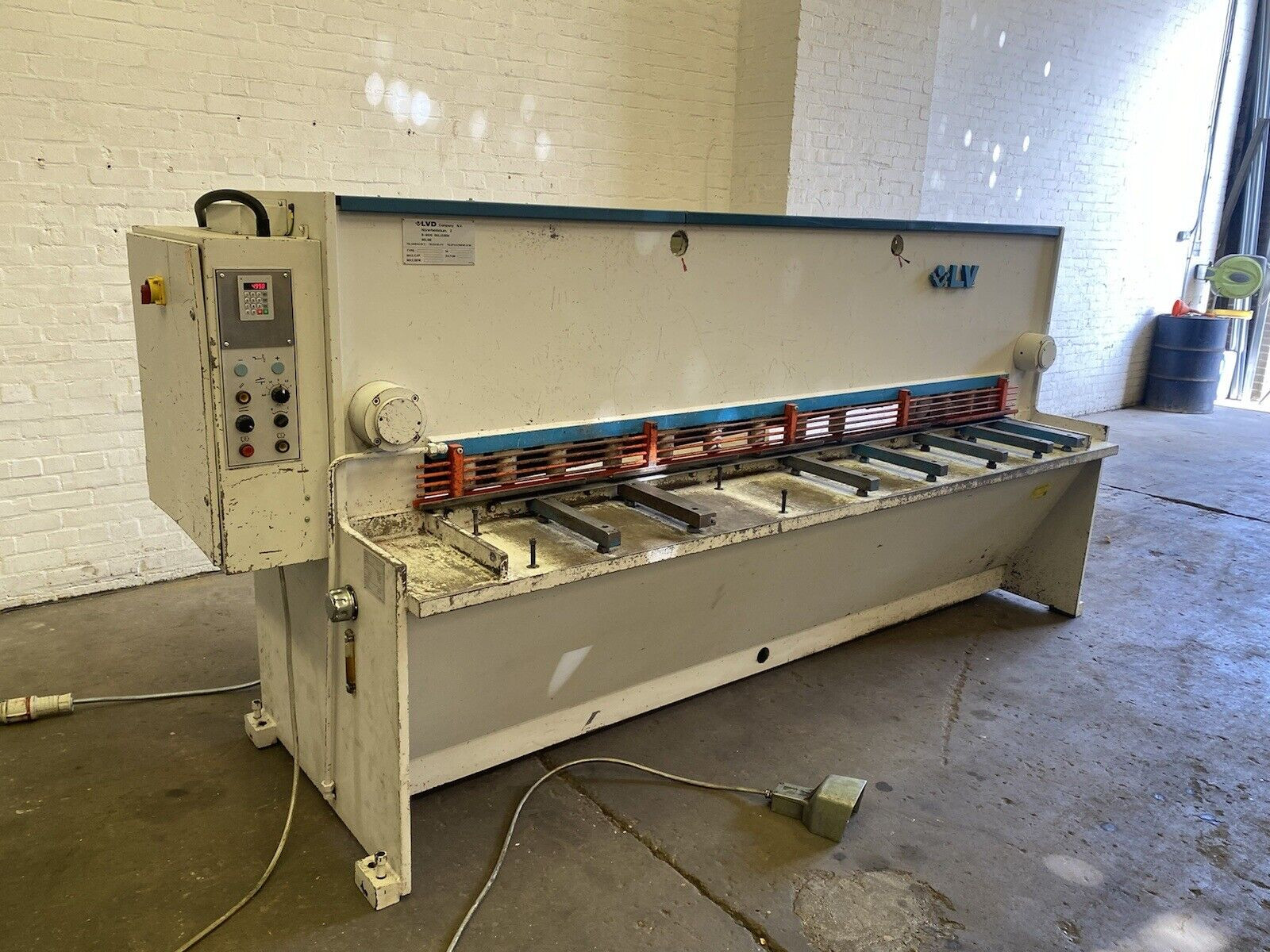 LVD Model HST 25/6 Hydraulic Sheet Metal Guillotine
