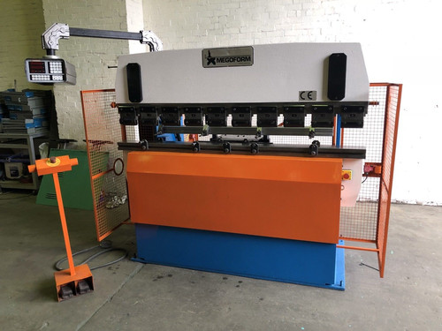 Megaform (Portugal) Hydraulic CNC Press Brake, photo 3
