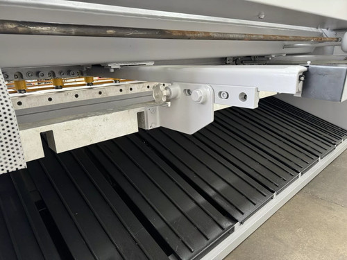 Press & Shear (DURMA) SHGM 3010 Hydraulic Sheet Metal Guillotine, photo 6