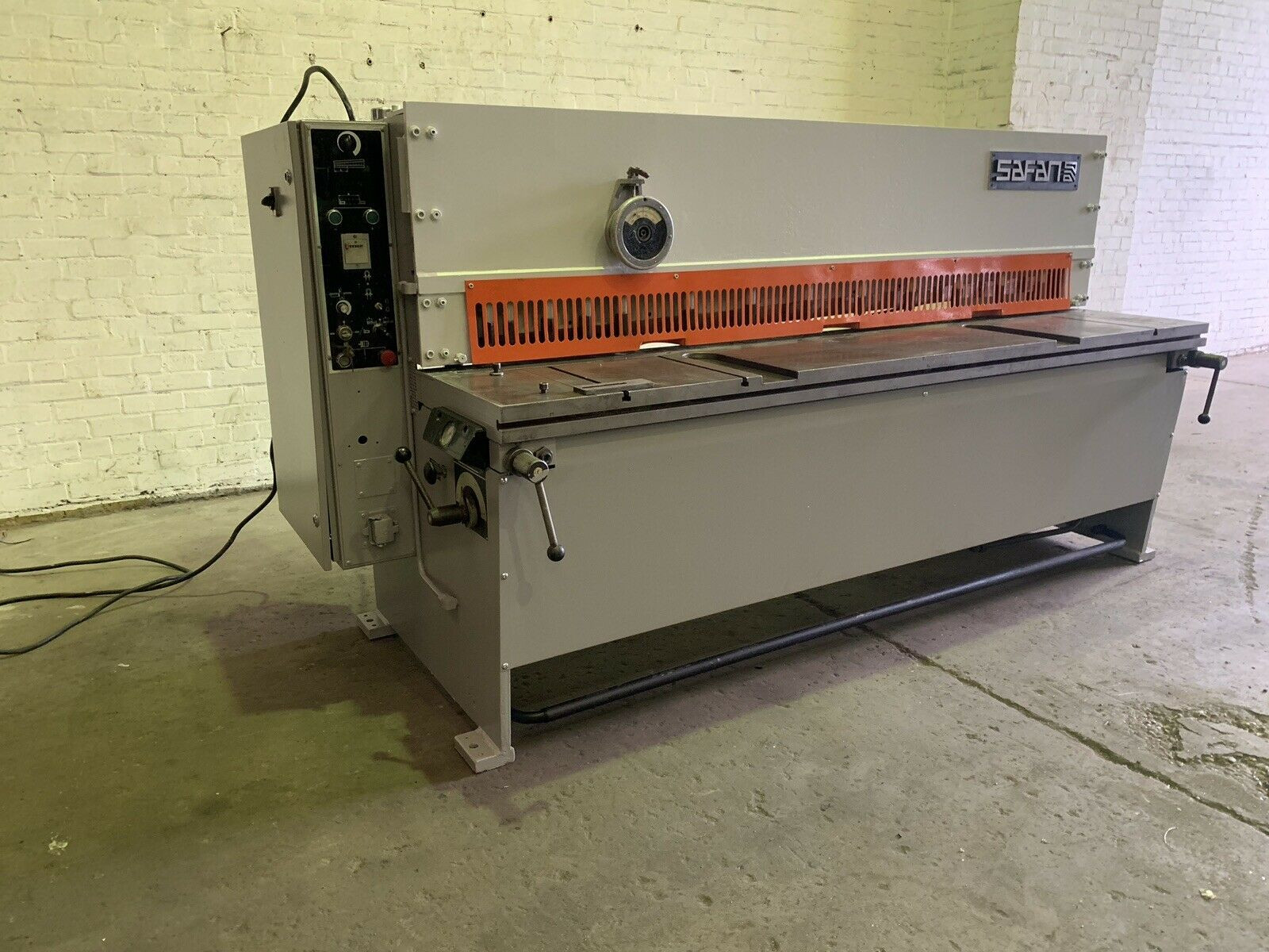Safan (Holland) Hydraulic Guillotine