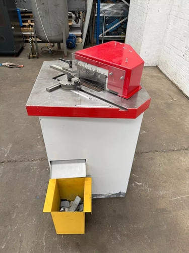 SIMASV (Italy) AF224B Hydraulic Corner Notcher, photo 3