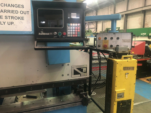 Simeron 4m CNC Hydraulic Press Brake, photo 3