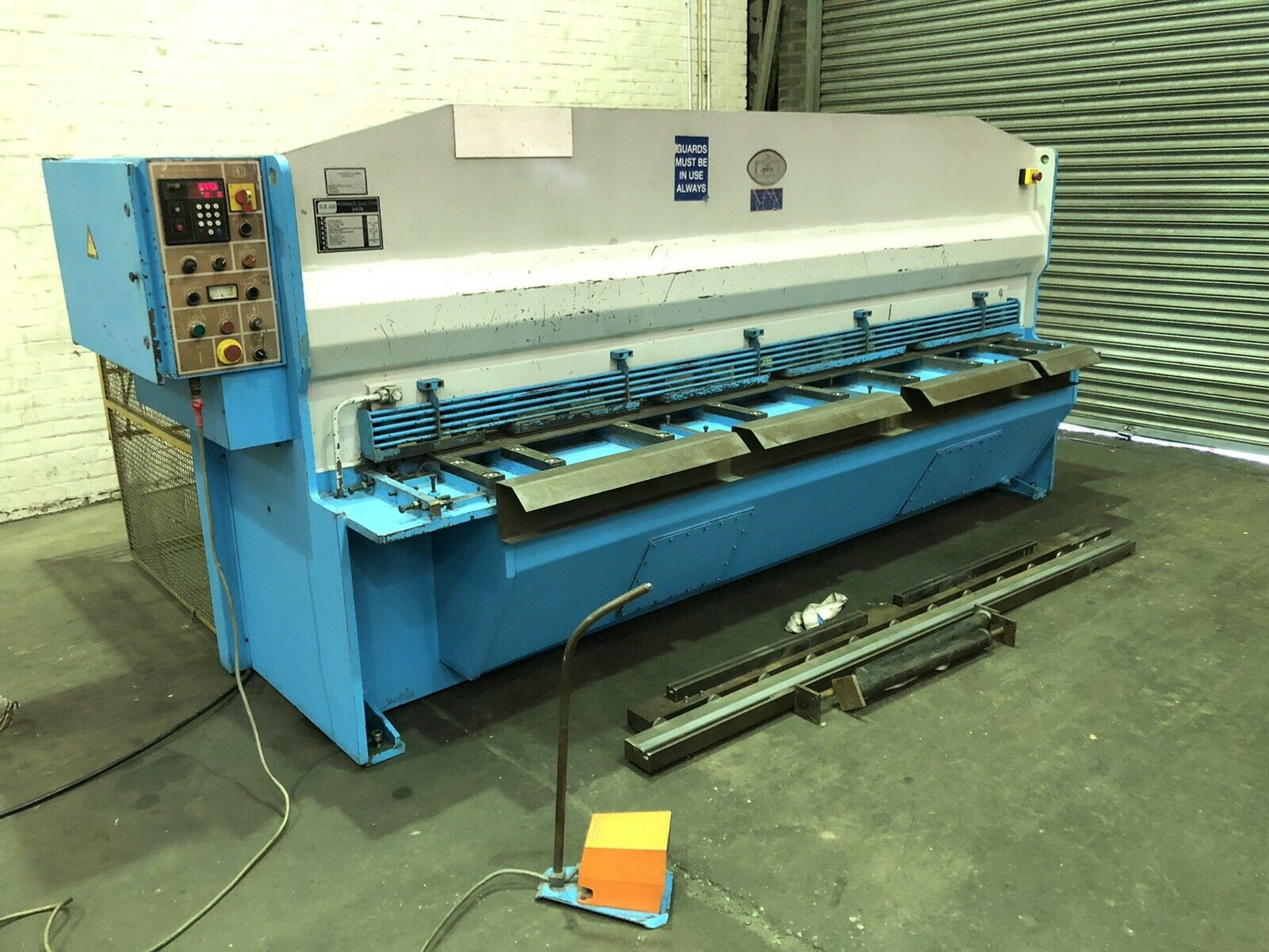 Simeron model FGH-630 Hydraulic Guillotine