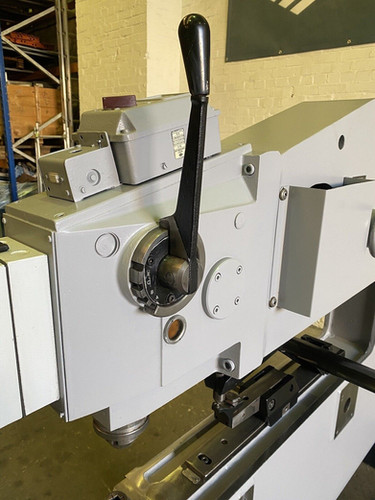 SMT Pullmax P21 Nibbler, photo 2