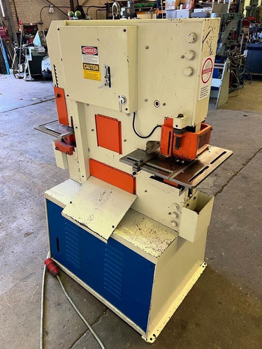 Sunrise (Taiwan) Model IW60 K Hydraulic Ironworker, photo 6