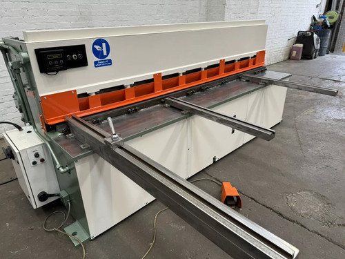 Triumph 2504 Hydraulic Sheet Metal Guillotine, photo 3