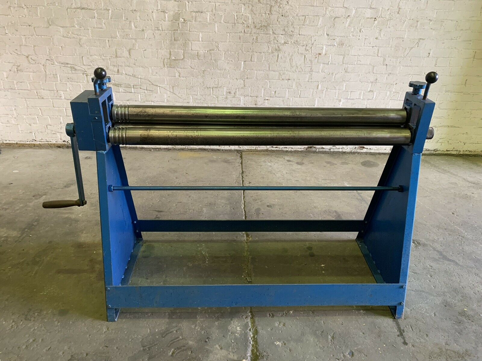 Walton’s Hand Pyramid Slip Bending Rolls 50” x 3”