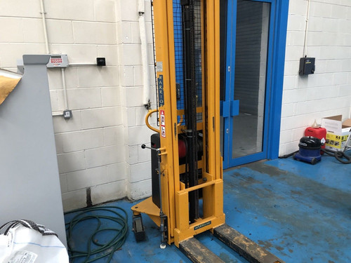 Warrior Semi Electric Stacker With Wrapover Forks, photo 1