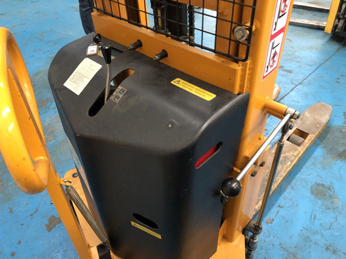 Warrior Semi Electric Stacker With Wrapover Forks, photo 3