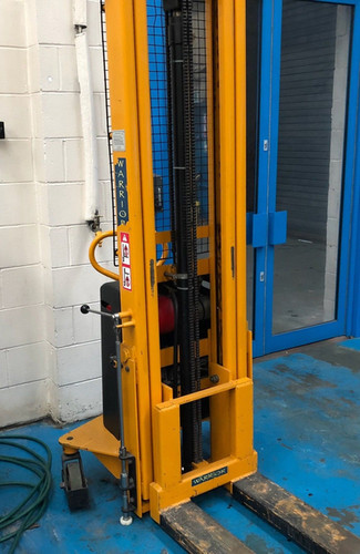Warrior Semi Electric Stacker With Wrapover Forks, photo 4